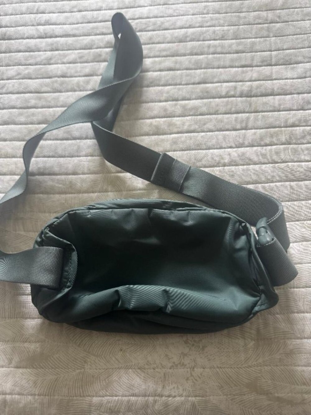 Lululemon Wunderlust Belt Bag 1.8L, dark forest green/grey sage